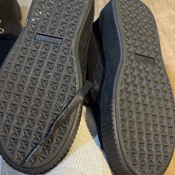 Puma Black and Gold Athletic Shoes NWOT - Picture 5 of 7